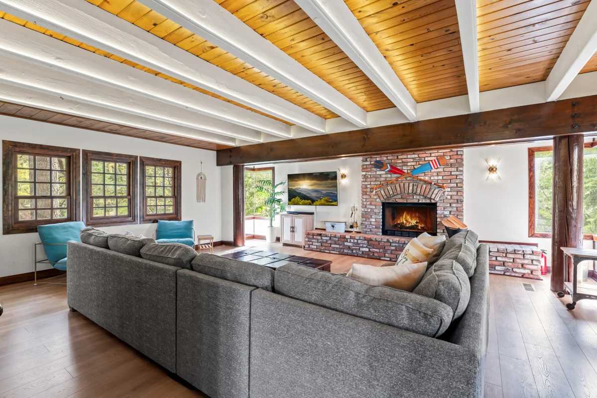 Home in Lake Arrowhead property photo 2