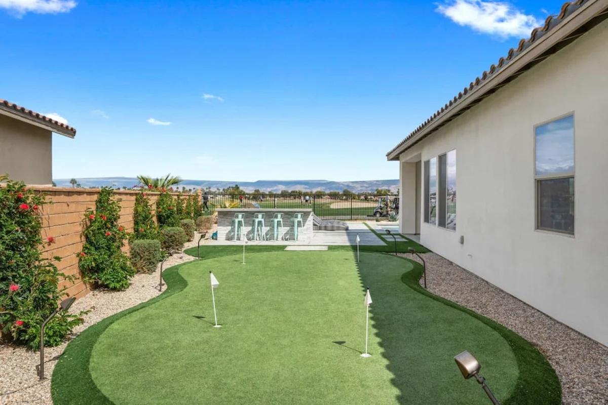 Home in La Quinta property photo 3