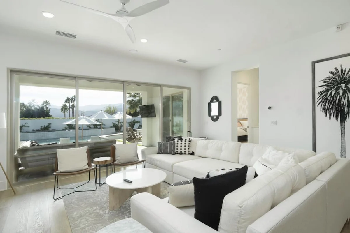 Neon Lights property photo 2