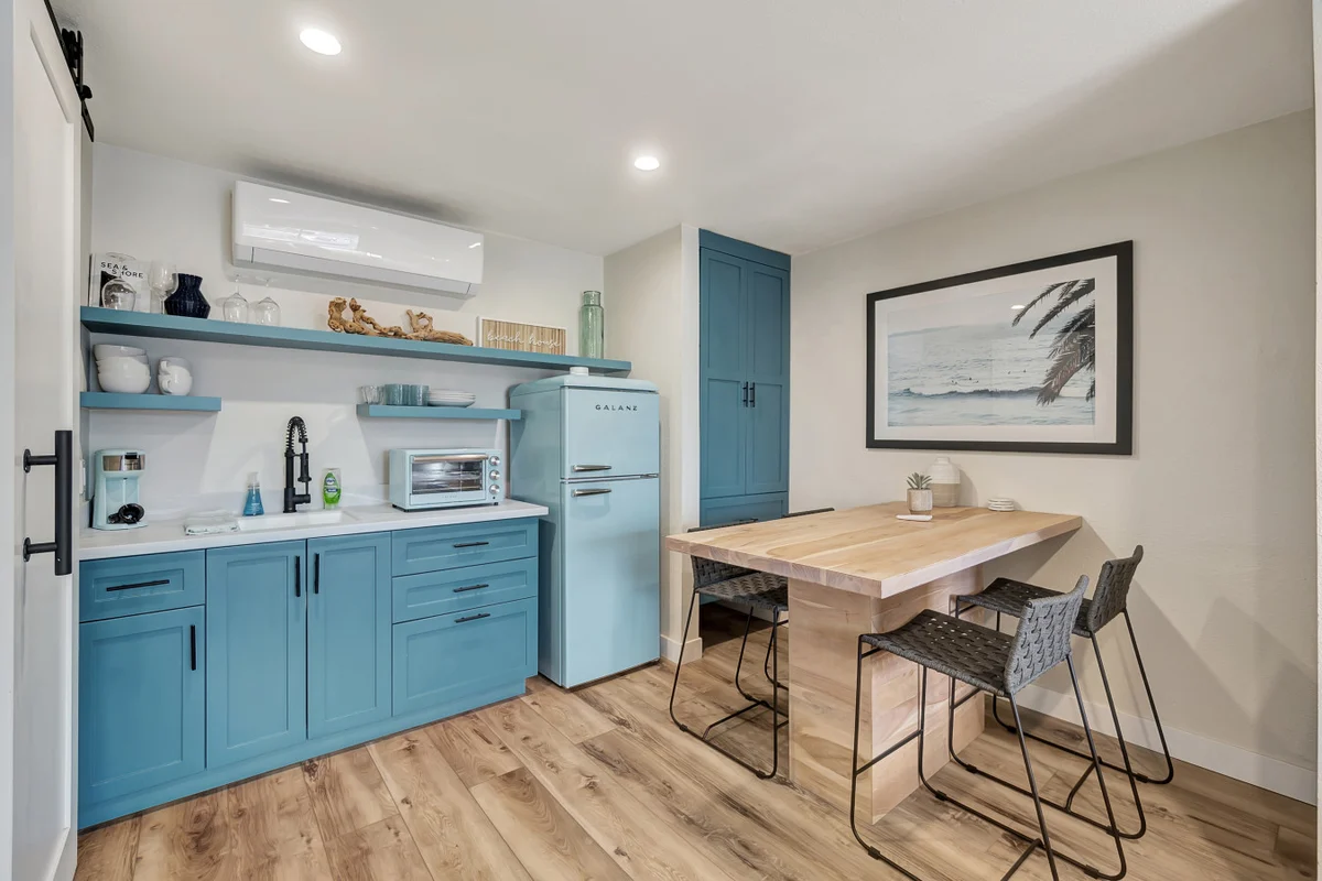ON Avenida Del Mar- Heart of Downtown- 10 minutes to the Pier property photo 2