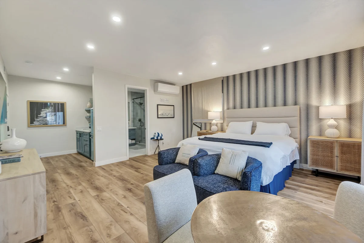 ON Avenida Del Mar- Heart of Downtown- 10 minutes to the Pier property photo 3