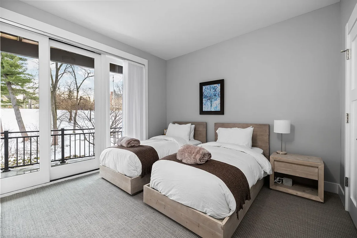 Townhome in Traverse City property photo 3