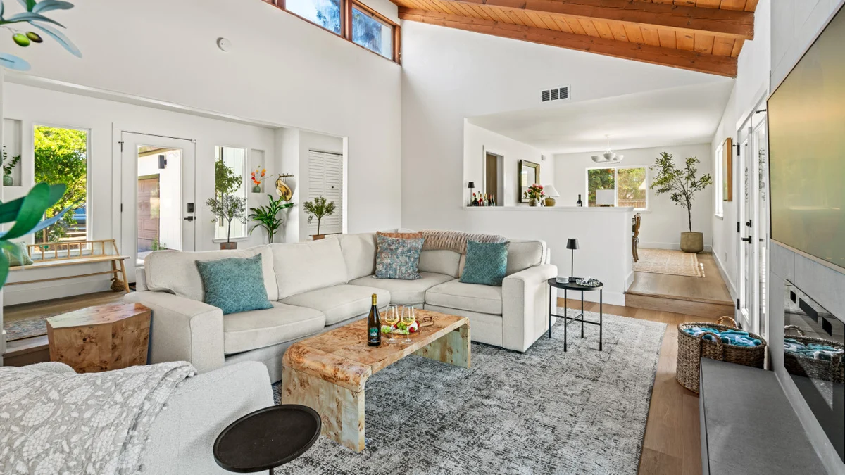 Upscale 4BD, Minutes to Plaza, Pool, Spa #52