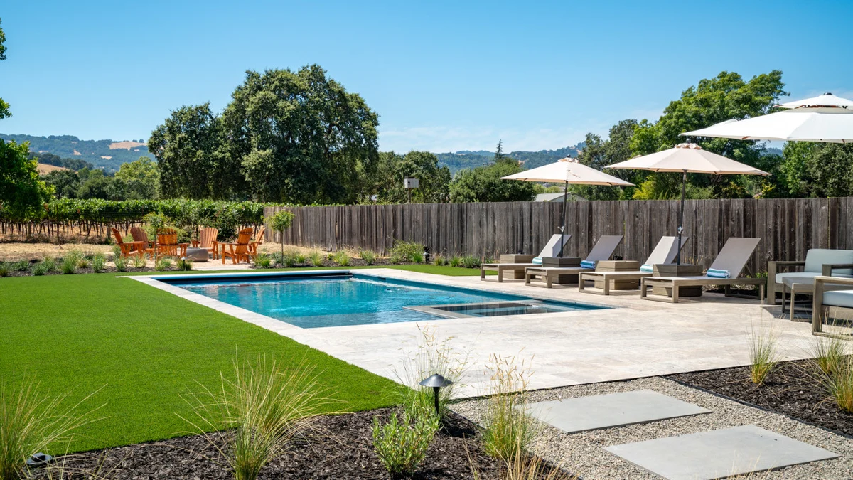 Upscale 4BD, Minutes to Plaza, Pool, Spa #68