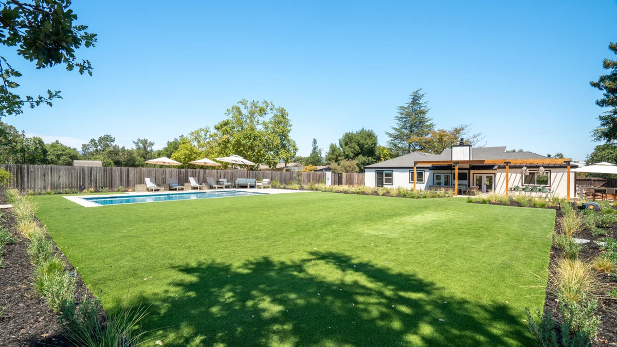 Upscale 4BD, Minutes to Plaza, Pool, Spa #72