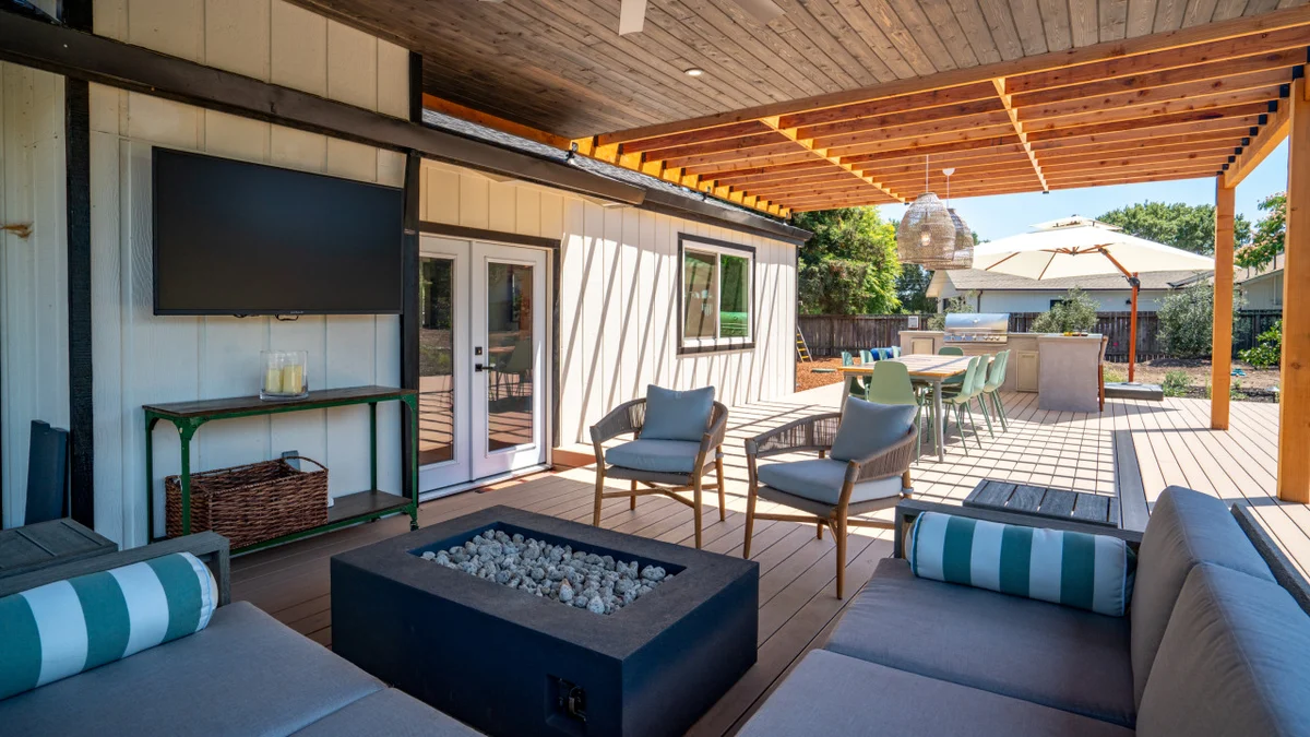 Upscale 4BD, Minutes to Plaza, Pool, Spa #70