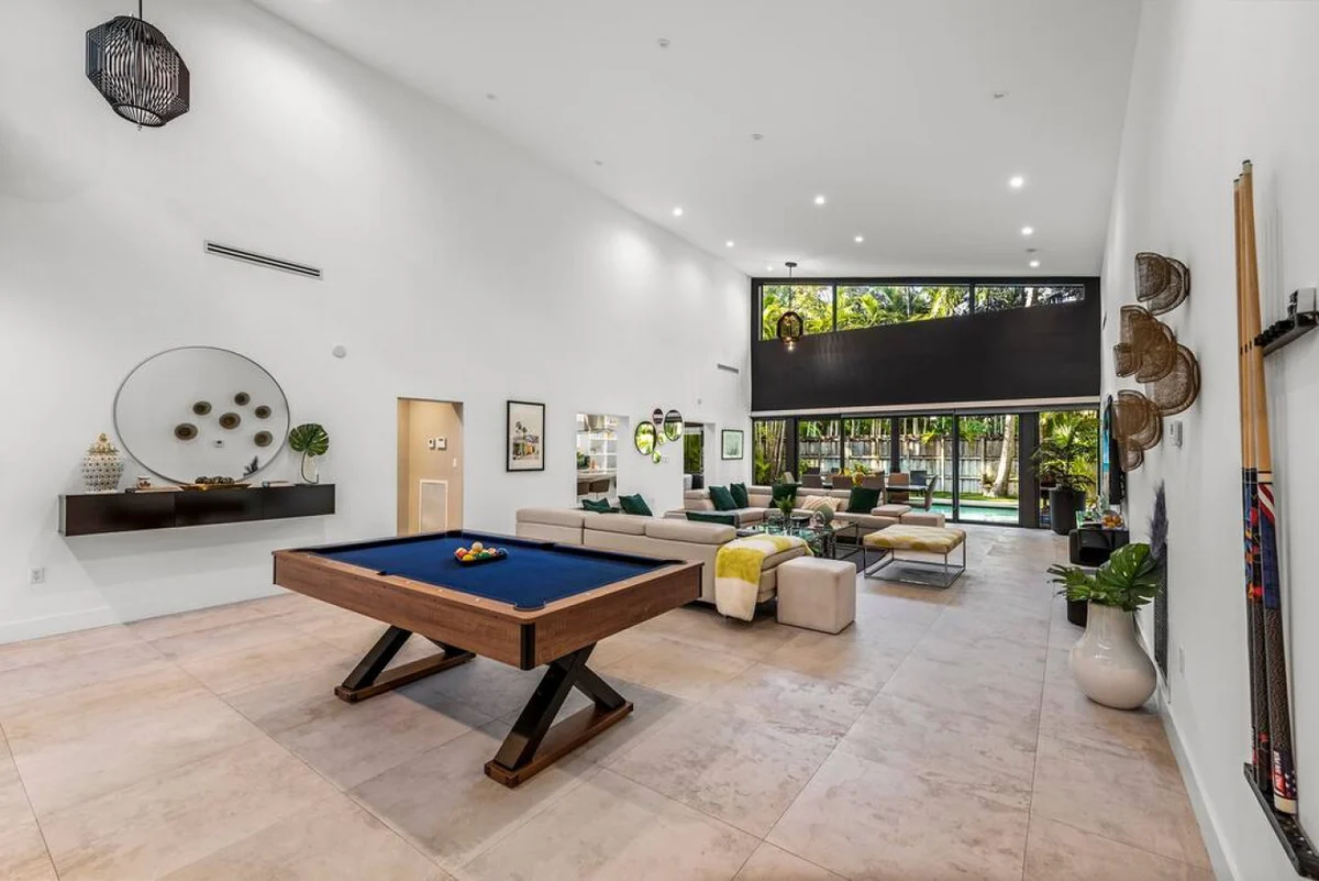 Lush Villa with heated Pool sleeps 13, Location! #111