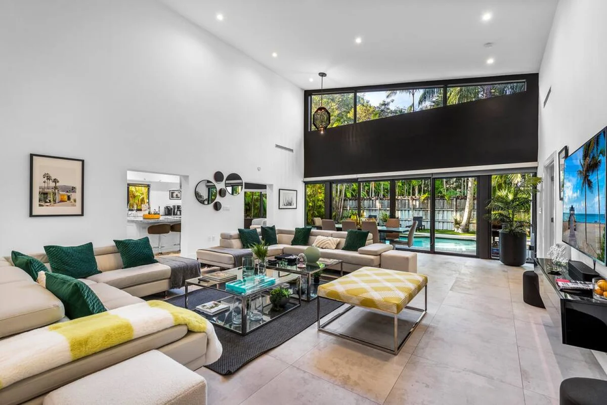 Lush Villa with heated Pool sleeps 13, Location! #90