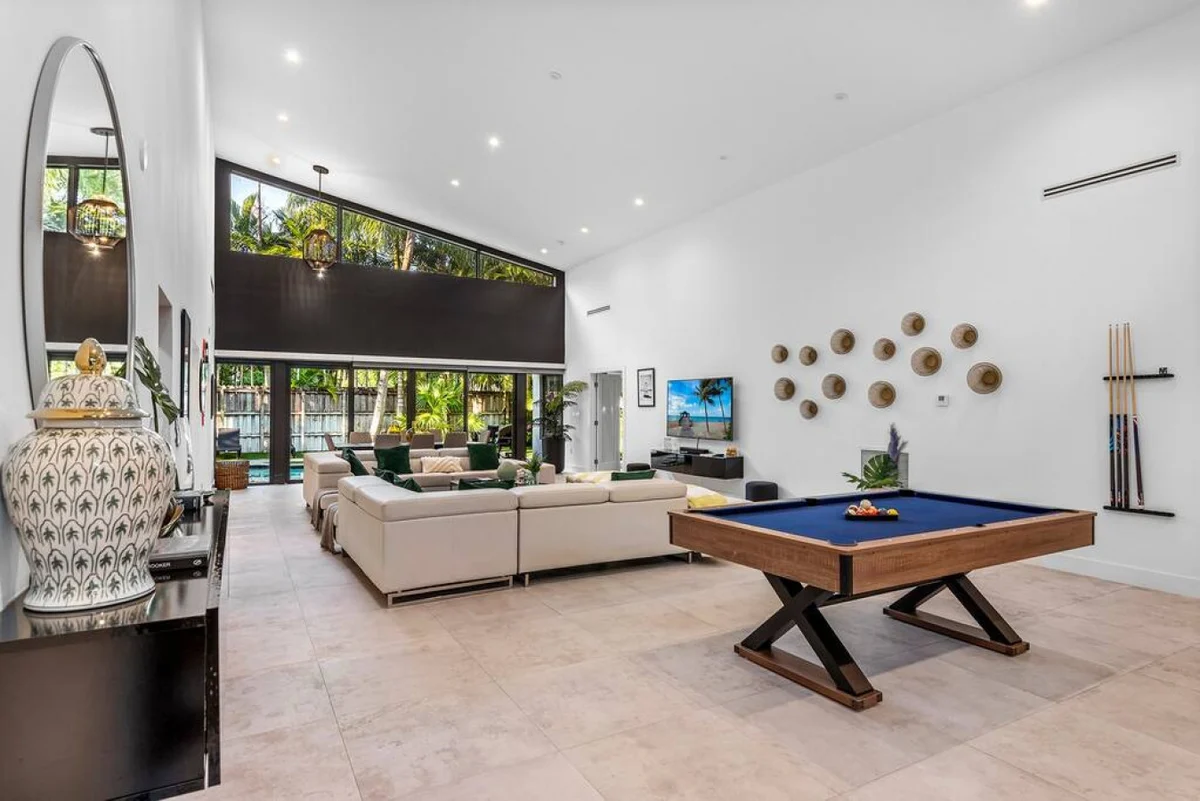 Lush Villa with heated Pool sleeps 13, Location! #114