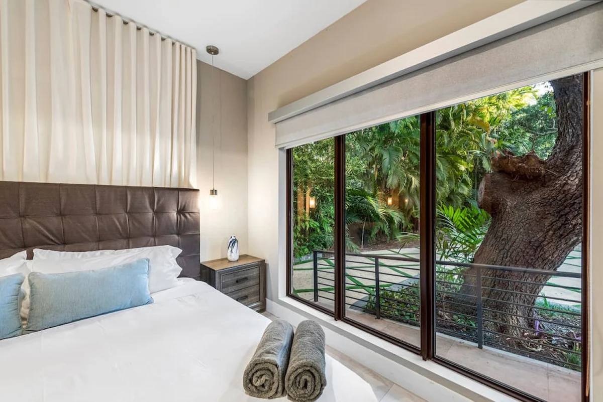 Lush Villa with heated Pool sleeps 13, Location! #112