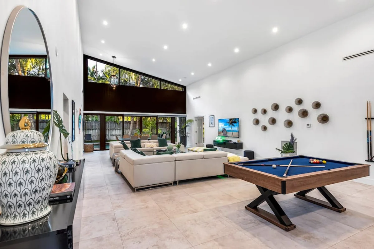 Lush Villa with heated Pool sleeps 13, Location! #78