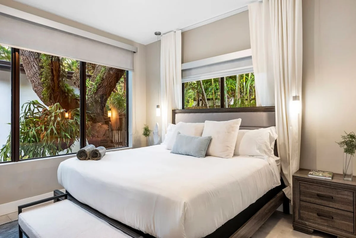Lush Villa with heated Pool sleeps 13, Location! #72