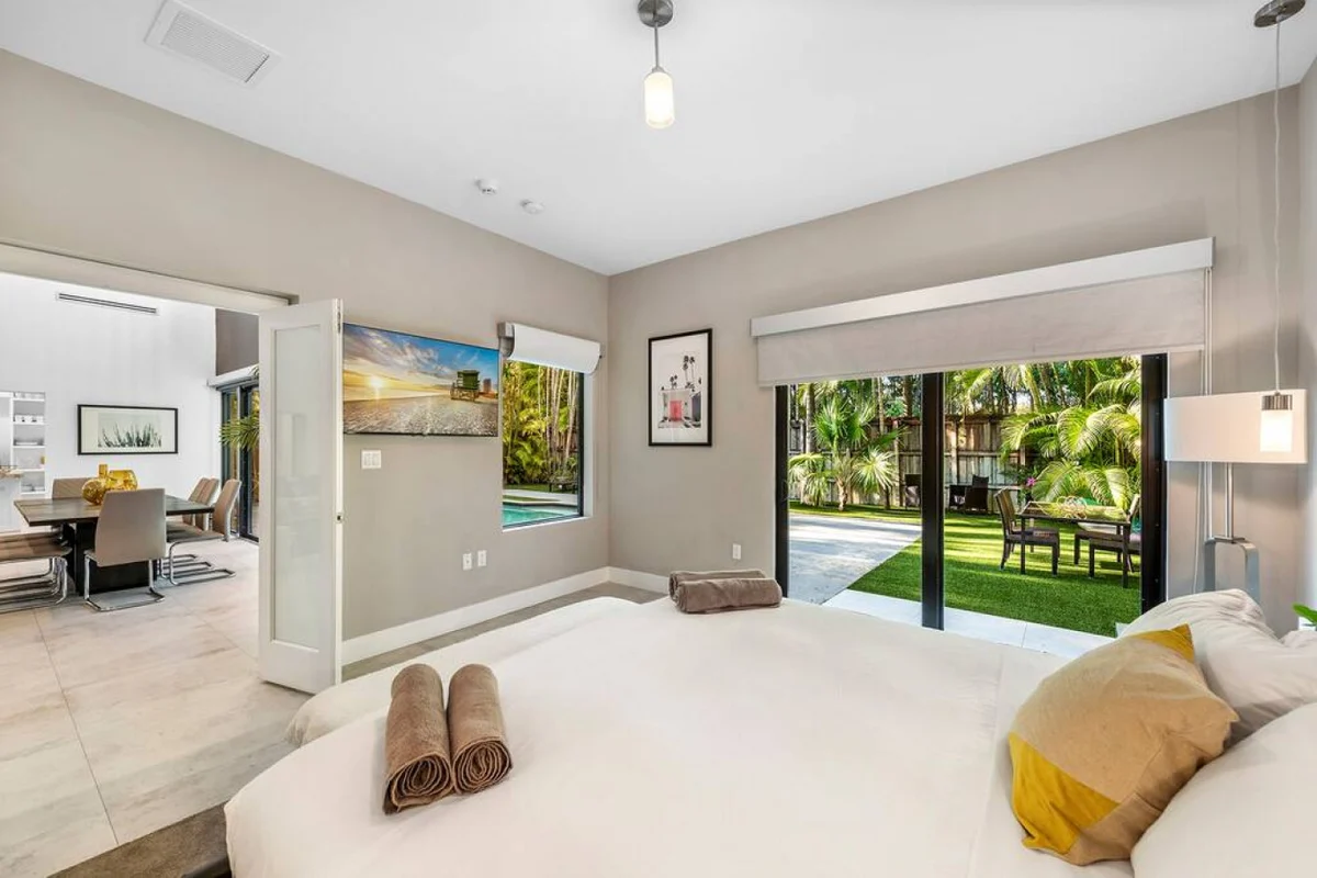 Lush Villa with heated Pool sleeps 13, Location! #100