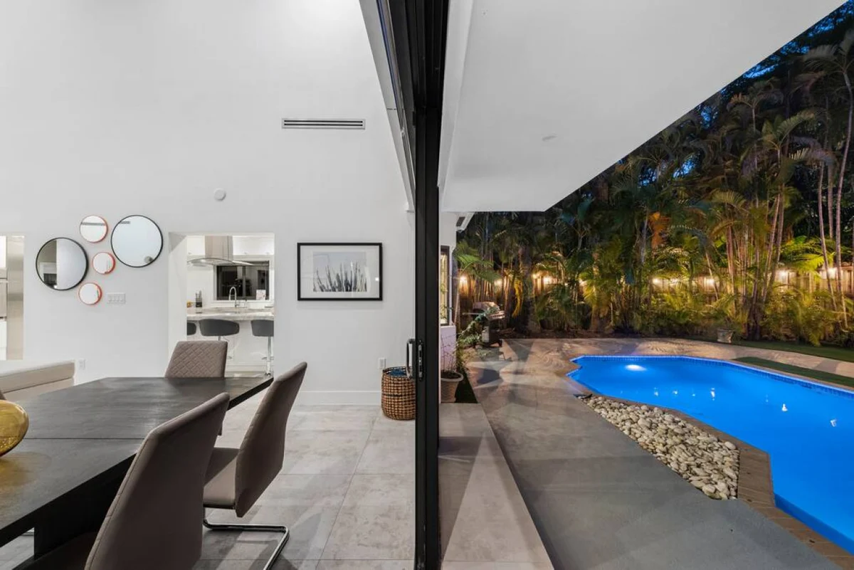 Lush Villa with heated Pool sleeps 13, Location! #85