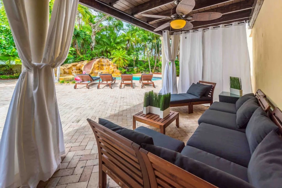 Massive Villa, Movie theater, Pool, & Jacuzzi ! #73