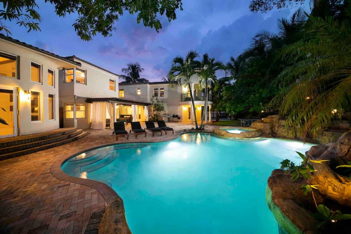 Massive Villa, Movie theater, Pool, & Jacuzzi ! #53