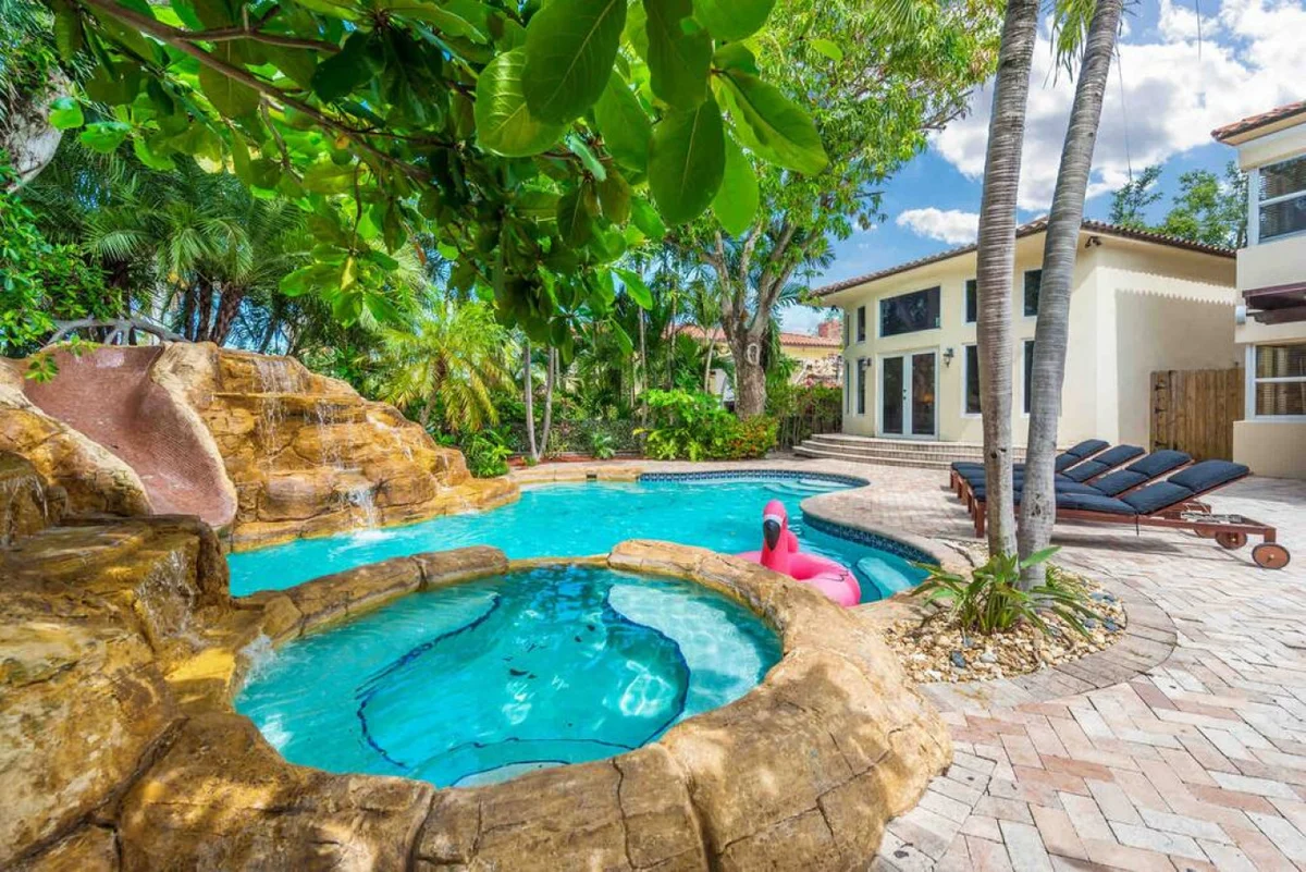 Massive Villa, Movie theater, Pool, & Jacuzzi ! #79