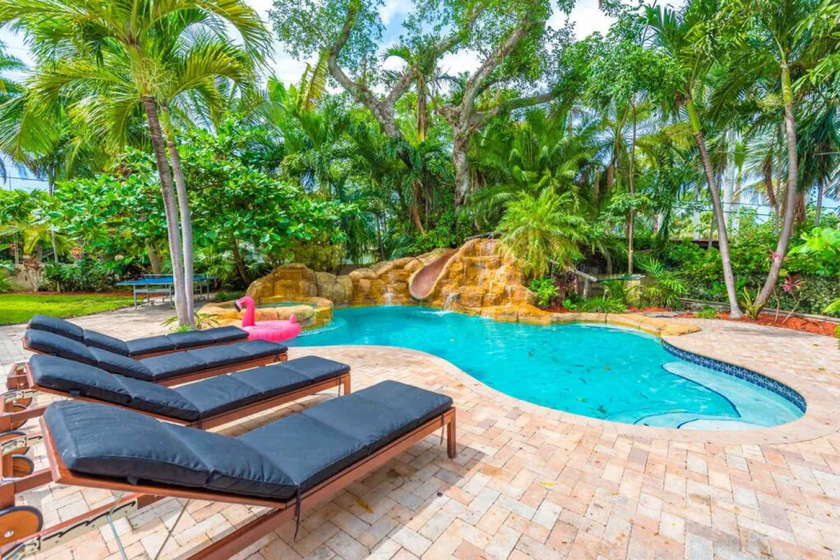 Massive Villa, Movie theater, Pool, & Jacuzzi ! #85