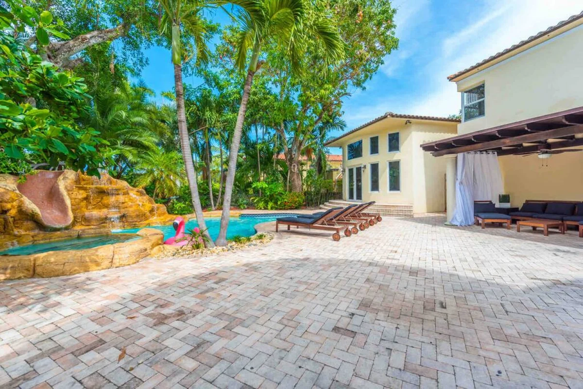 Massive Villa, Movie theater, Pool, & Jacuzzi ! #72