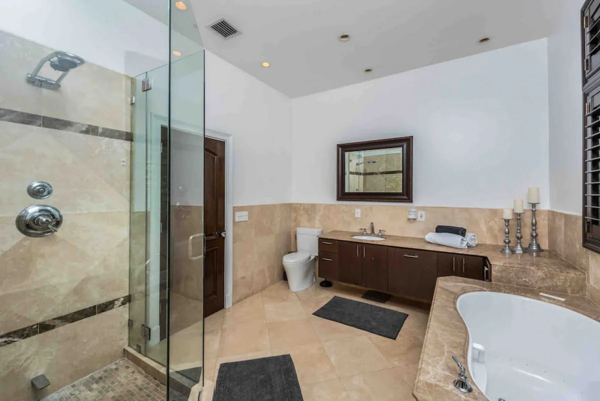 Massive Villa, Movie theater, Pool, & Jacuzzi ! #89