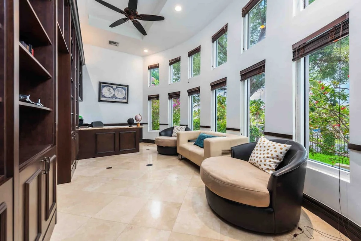 Massive Villa, Movie theater, Pool, & Jacuzzi ! #64