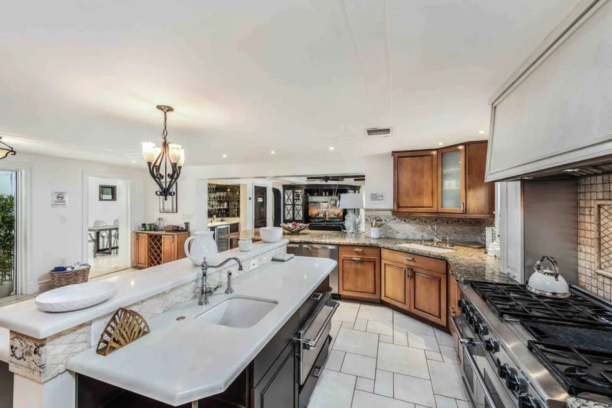 Massive Villa, Movie theater, Pool, & Jacuzzi ! #91