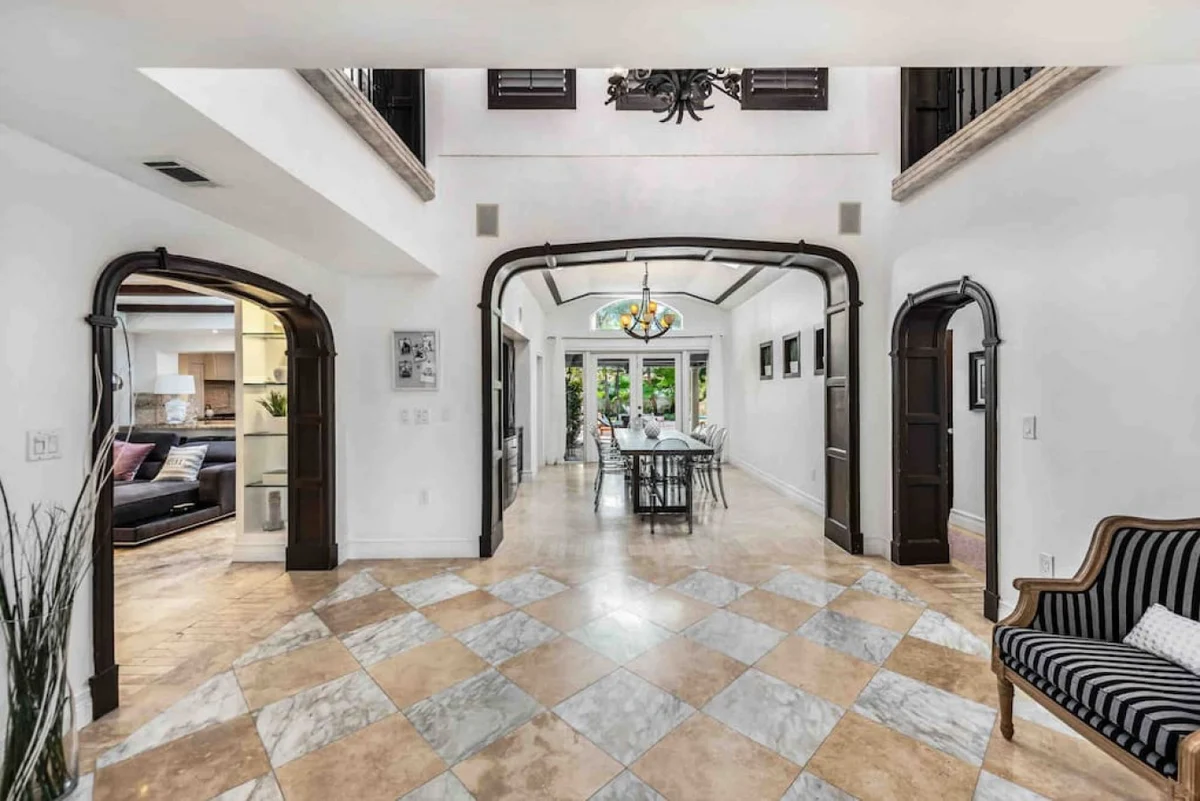 Massive Villa, Movie theater, Pool, & Jacuzzi ! #81