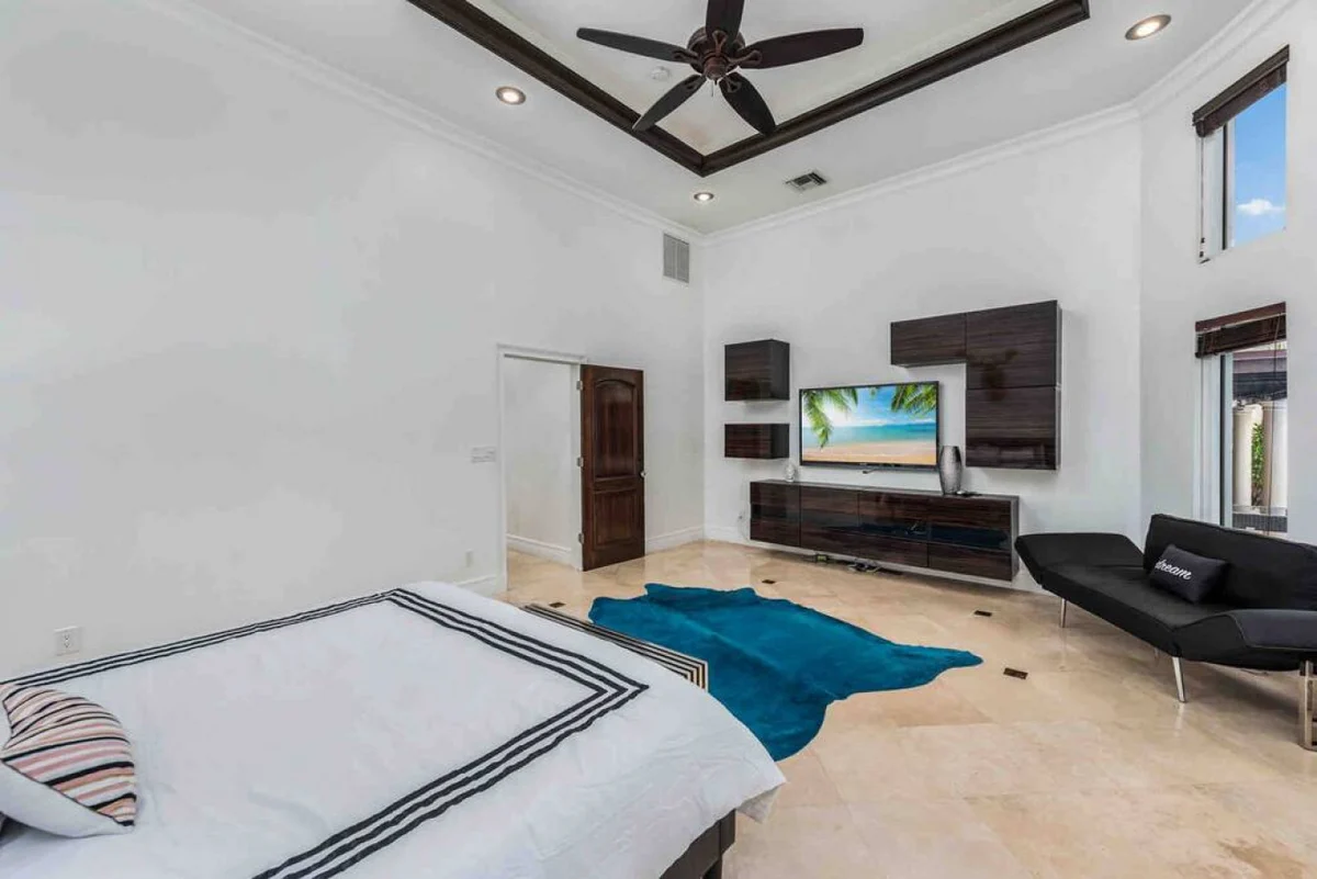 Massive Villa, Movie theater, Pool, & Jacuzzi ! #61