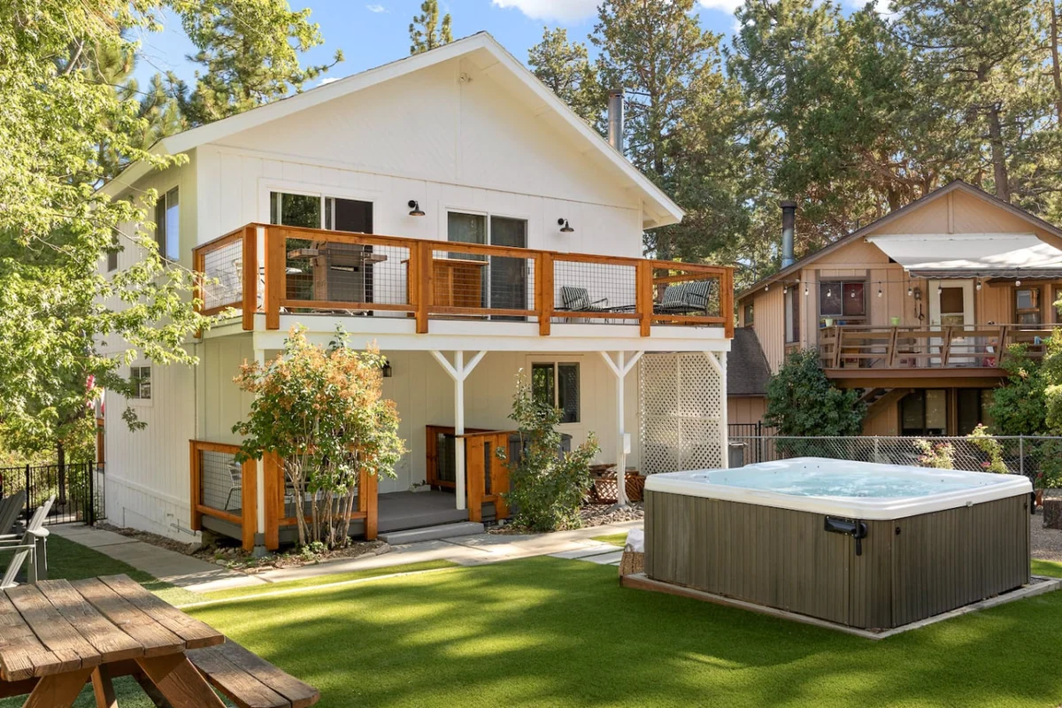 Mont Moderne, 5 Minutes to Ski Resorts & Hot Tub #90