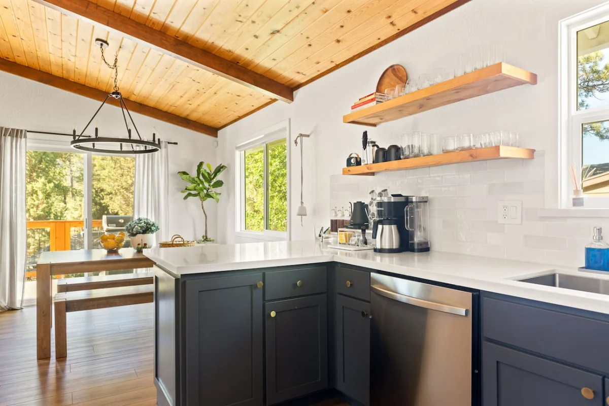 Mont Moderne, 5 Minutes to Ski Resorts & Hot Tub #122