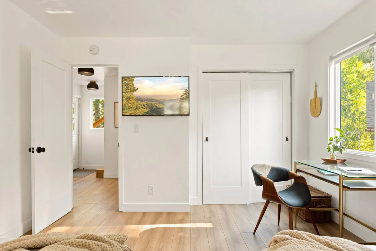 Mont Moderne, 5 Minutes to Ski Resorts & Hot Tub #124