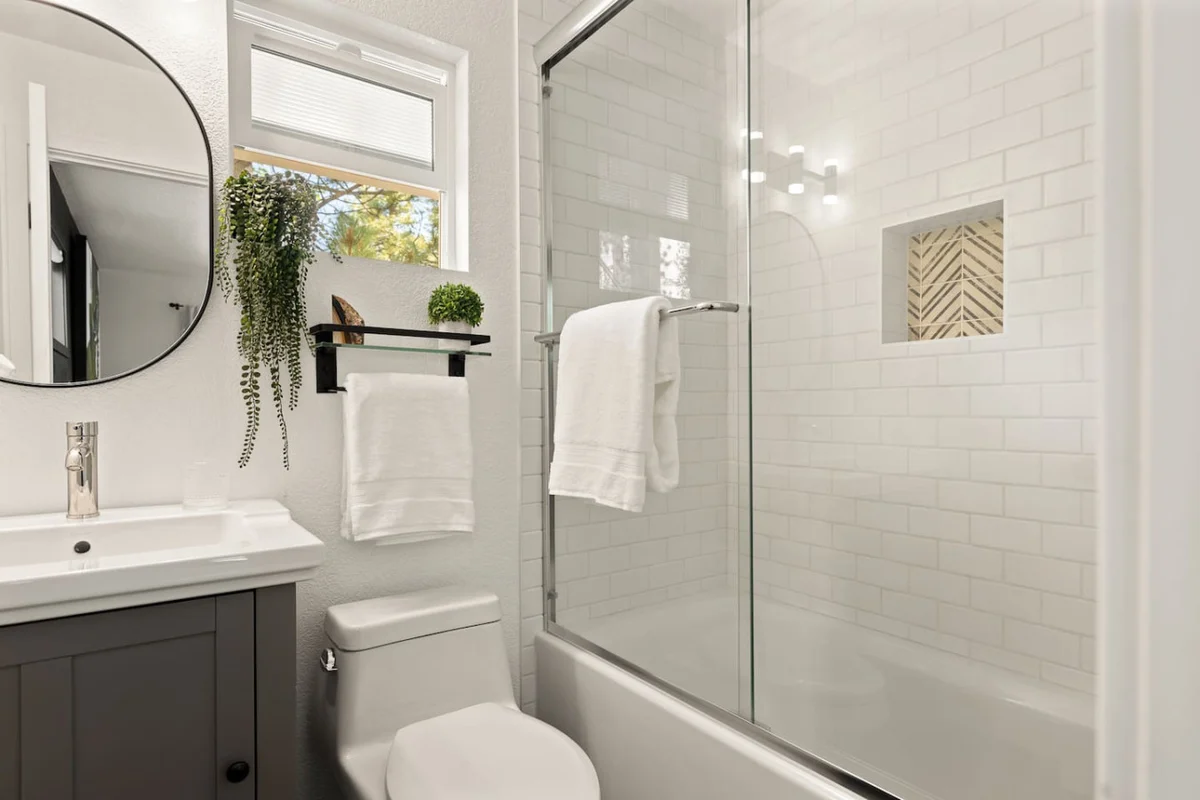 Mont Moderne, 5 Minutes to Ski Resorts & Hot Tub #121