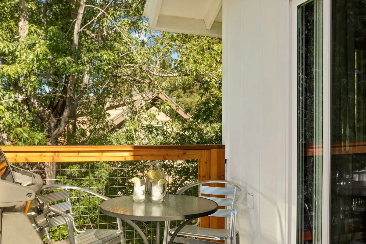 Mont Moderne, 5 Minutes to Ski Resorts & Hot Tub #119