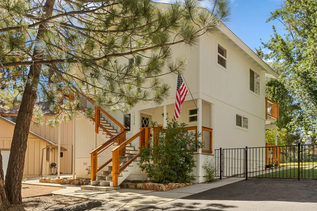 Mont Moderne, 5 Minutes to Ski Resorts & Hot Tub #99