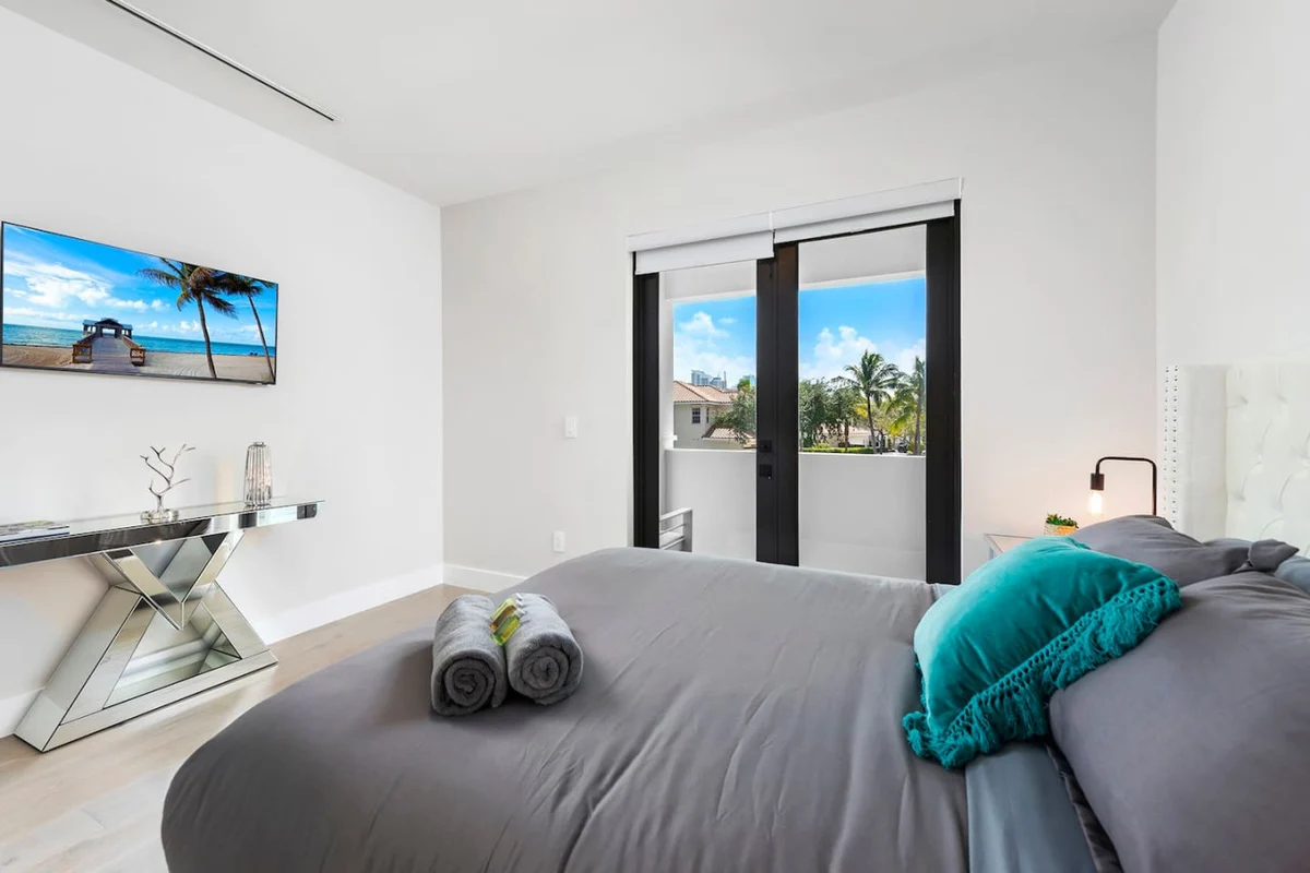 Waterfront Villa / Heated Pool, Gameroom, Sleeps12 #86