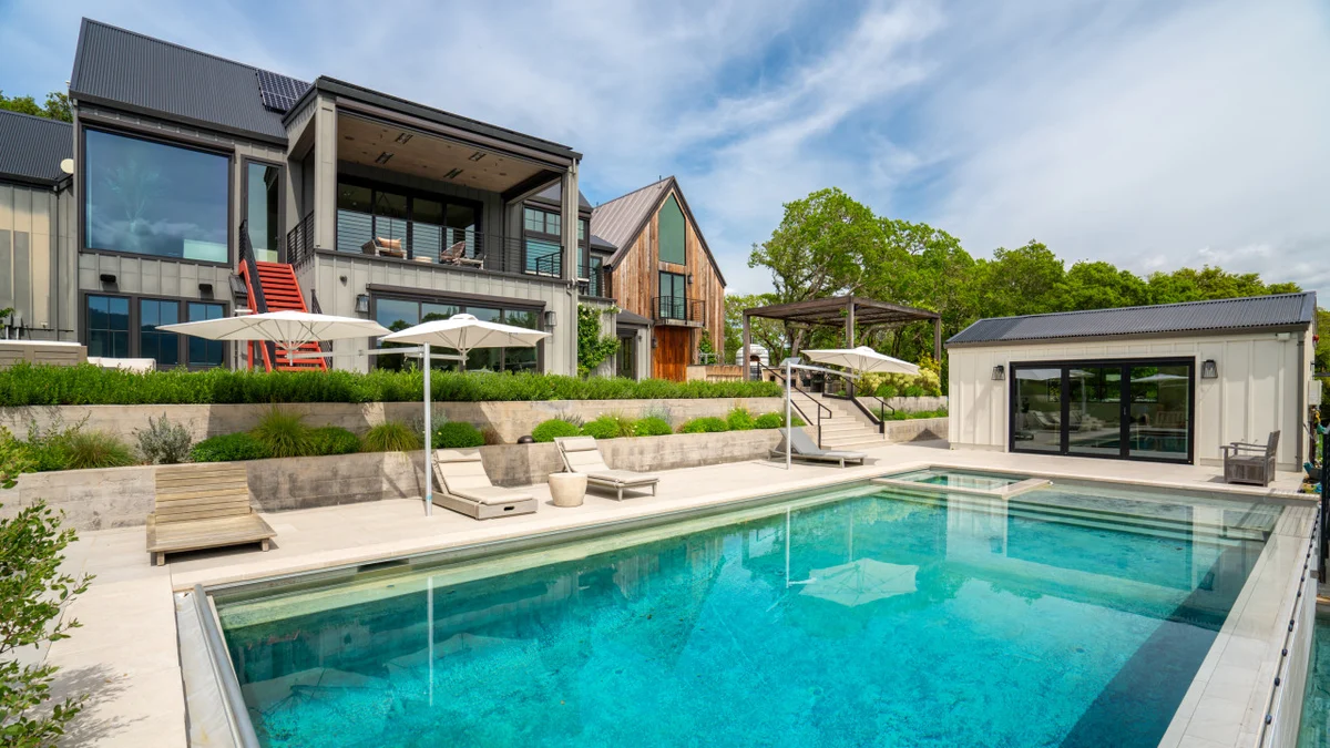 Stunning Estate - 3BD All Ensuite with gardens, pool, outdoor kitchen #83