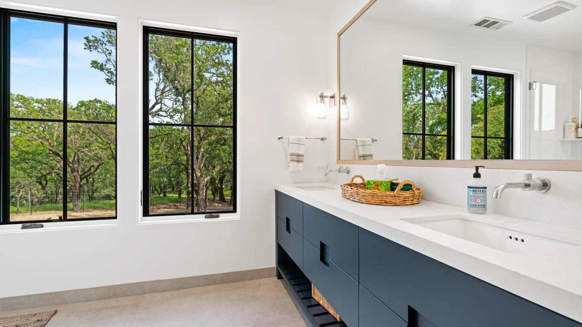 Stunning Estate - 3BD All Ensuite with gardens, pool, outdoor kitchen #80