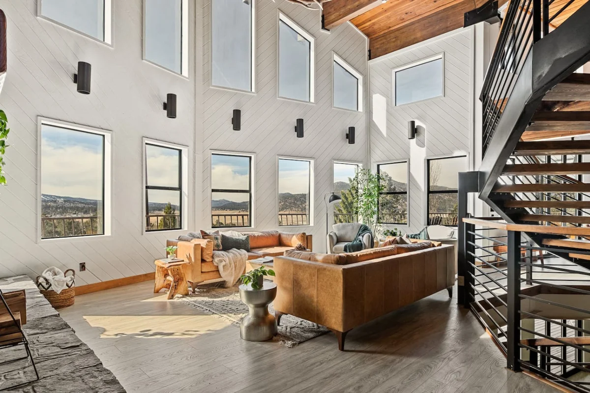 Steel Pine Lodge: As Seen On TV * Immaculate Views #101