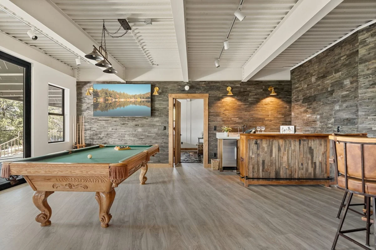 Steel Pine Lodge: As Seen On TV * Immaculate Views #112