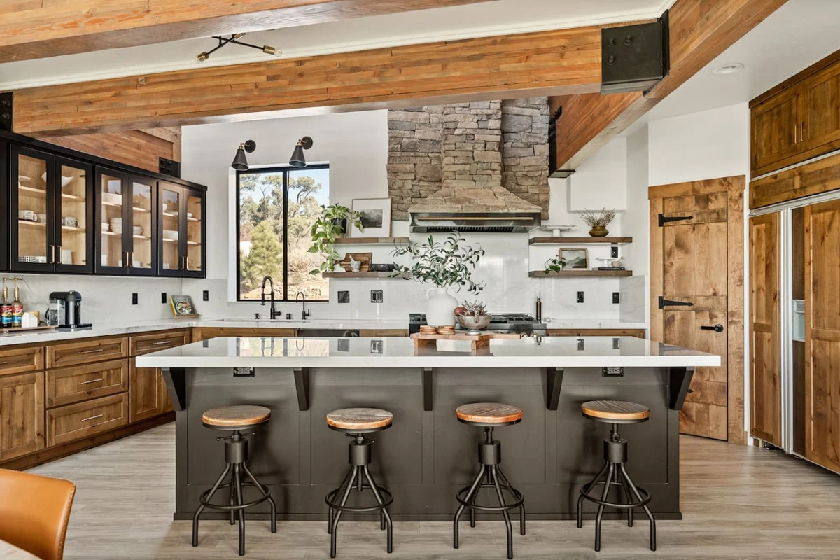 Steel Pine Lodge: As Seen On TV * Immaculate Views #115