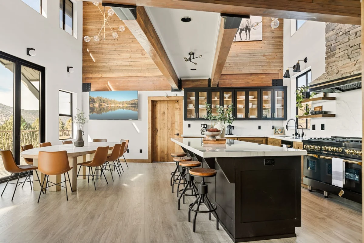 Steel Pine Lodge: As Seen On TV * Immaculate Views #75