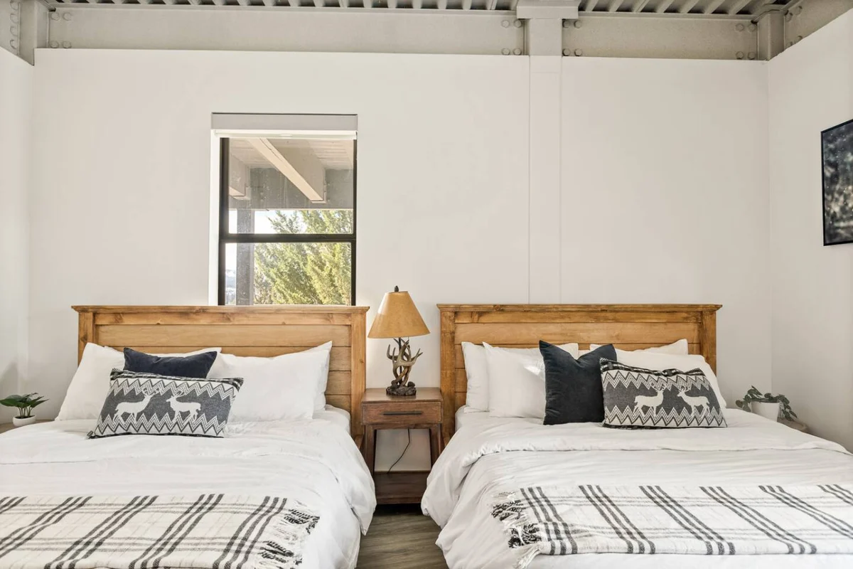 Steel Pine Lodge: As Seen On TV * Immaculate Views #120