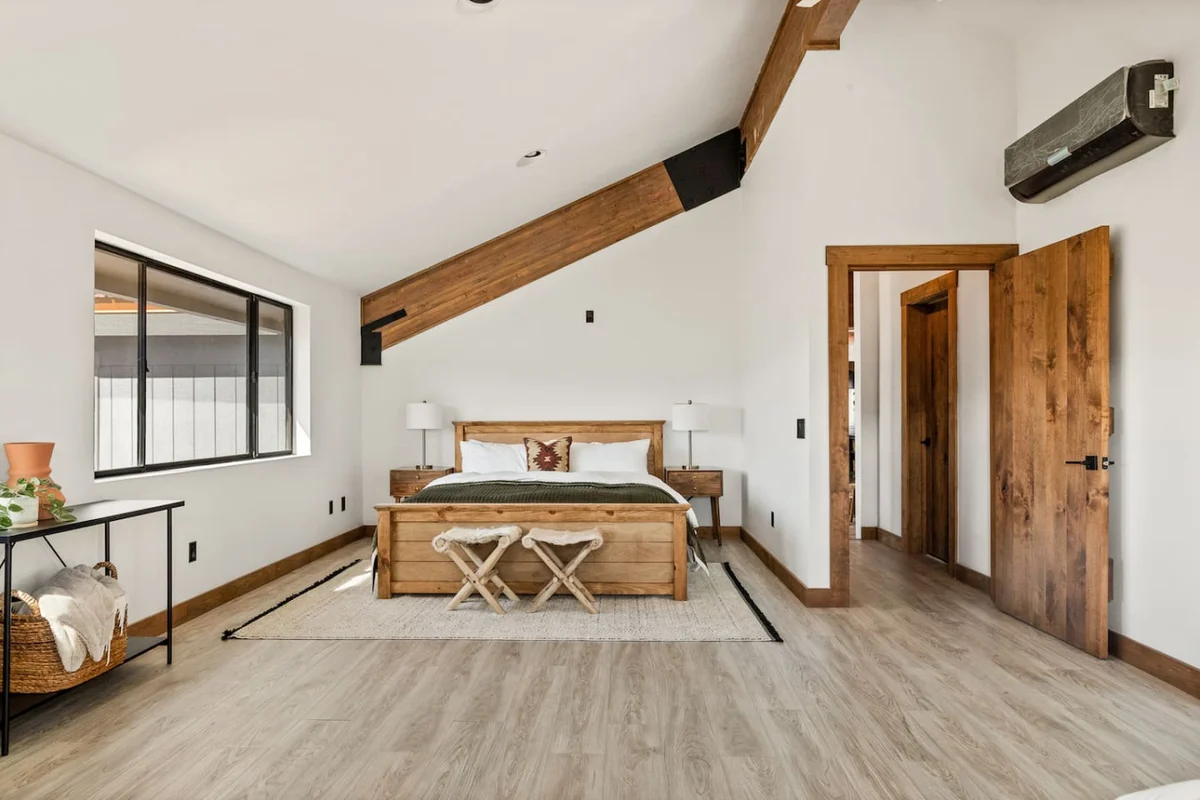 Steel Pine Lodge: As Seen On TV * Immaculate Views #119