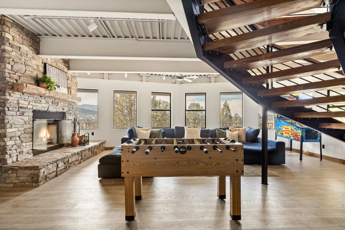 Steel Pine Lodge: As Seen On TV * Immaculate Views #104
