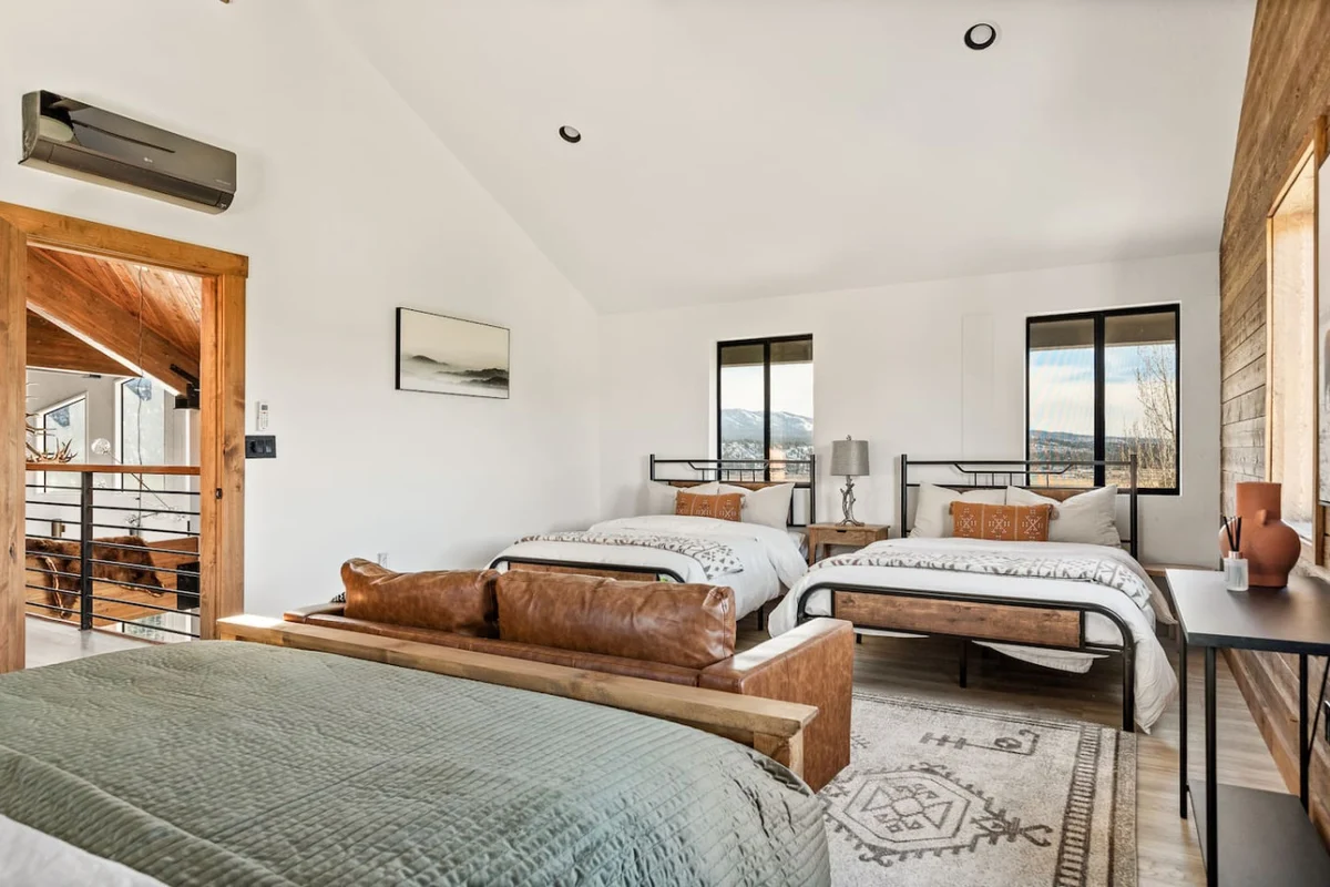 Steel Pine Lodge: As Seen On TV * Immaculate Views #91