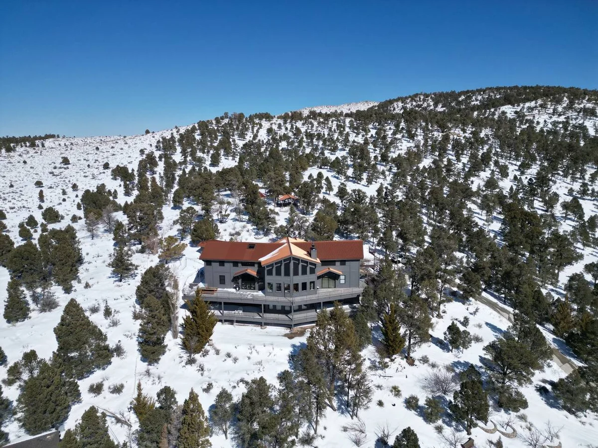 Steel Pine Lodge: As Seen On TV * Immaculate Views #137