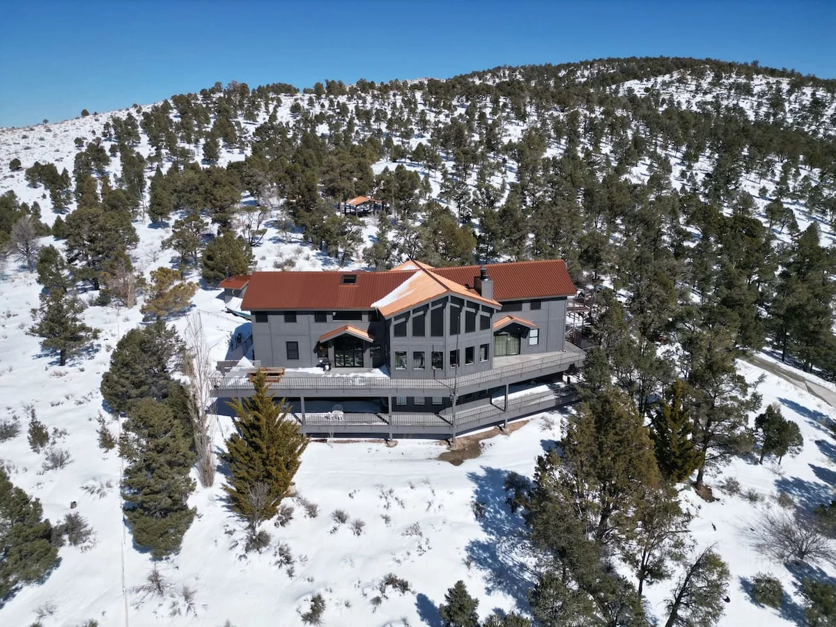 Steel Pine Lodge: As Seen On TV * Immaculate Views #134