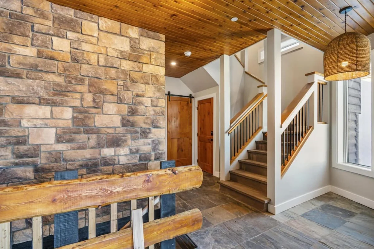 Chalet Monashee – Brand New High-End w/Amazing Views #120