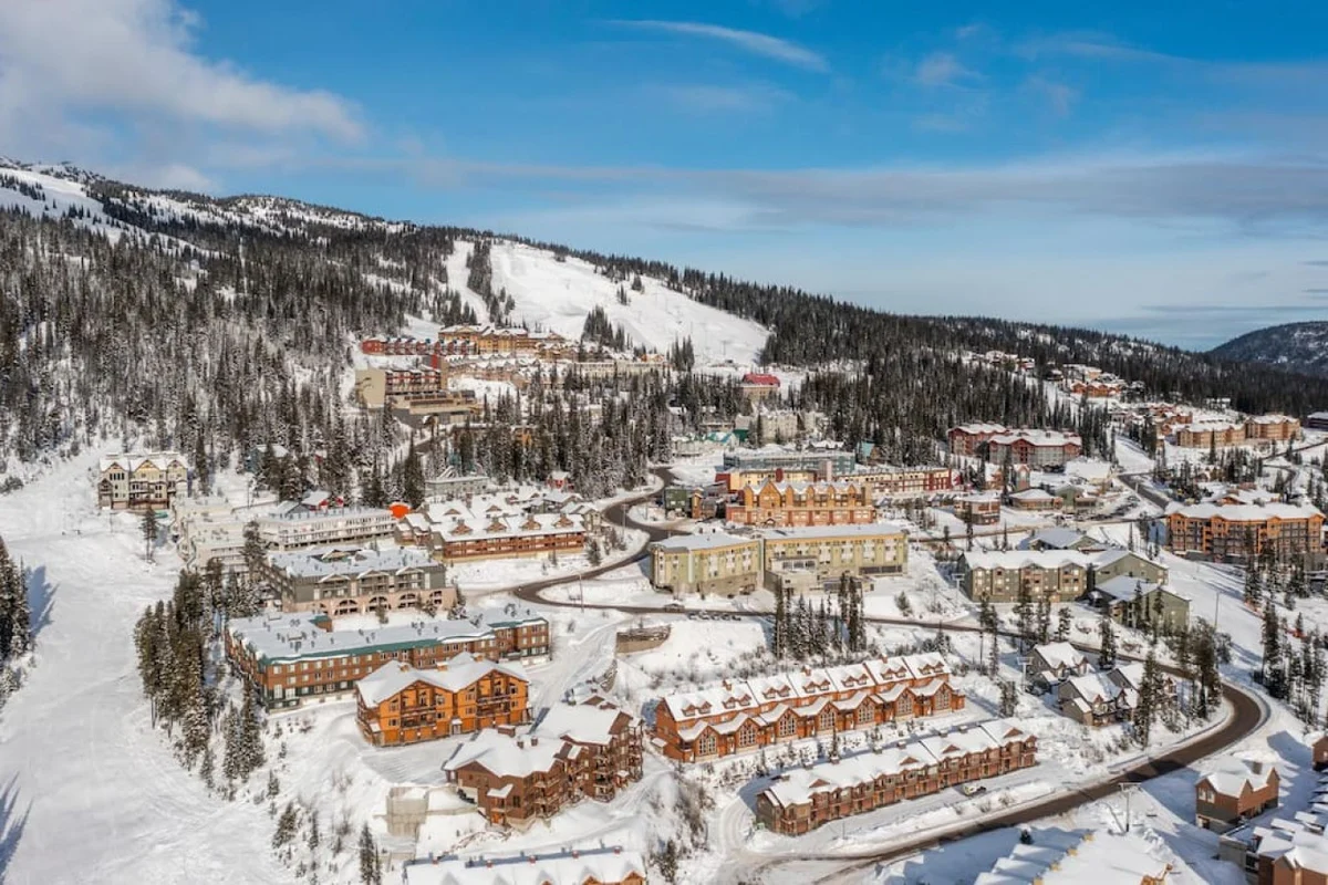 Chalet Monashee – Brand New High-End w/Amazing Views #90