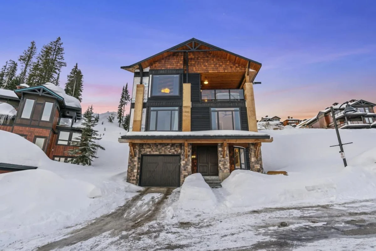 Chalet Monashee – Brand New High-End w/Amazing Views #83